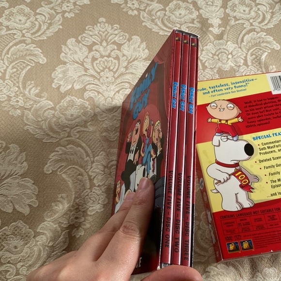 Family Guy DVD Box sets - Picture 9 of 12